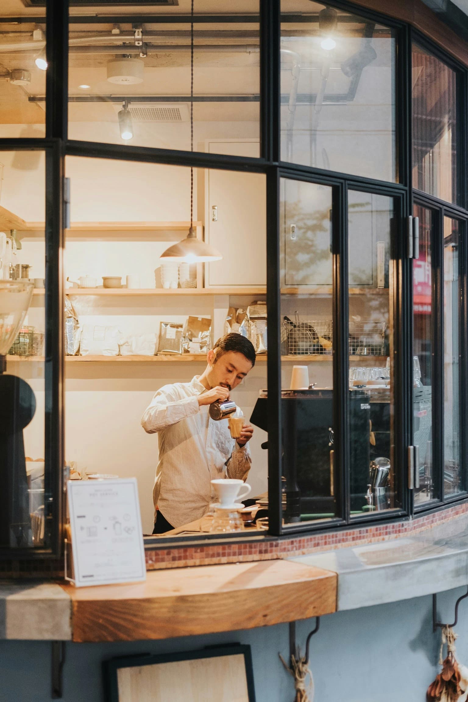 Barista pouring coffee at ROWA Yogyakarta
